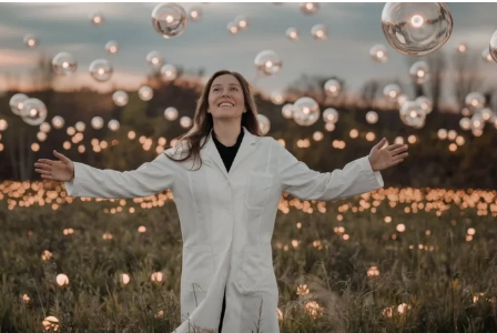 Elizabeth Rizzini Age, Net Worth, Family, Career ,height and weight 2025